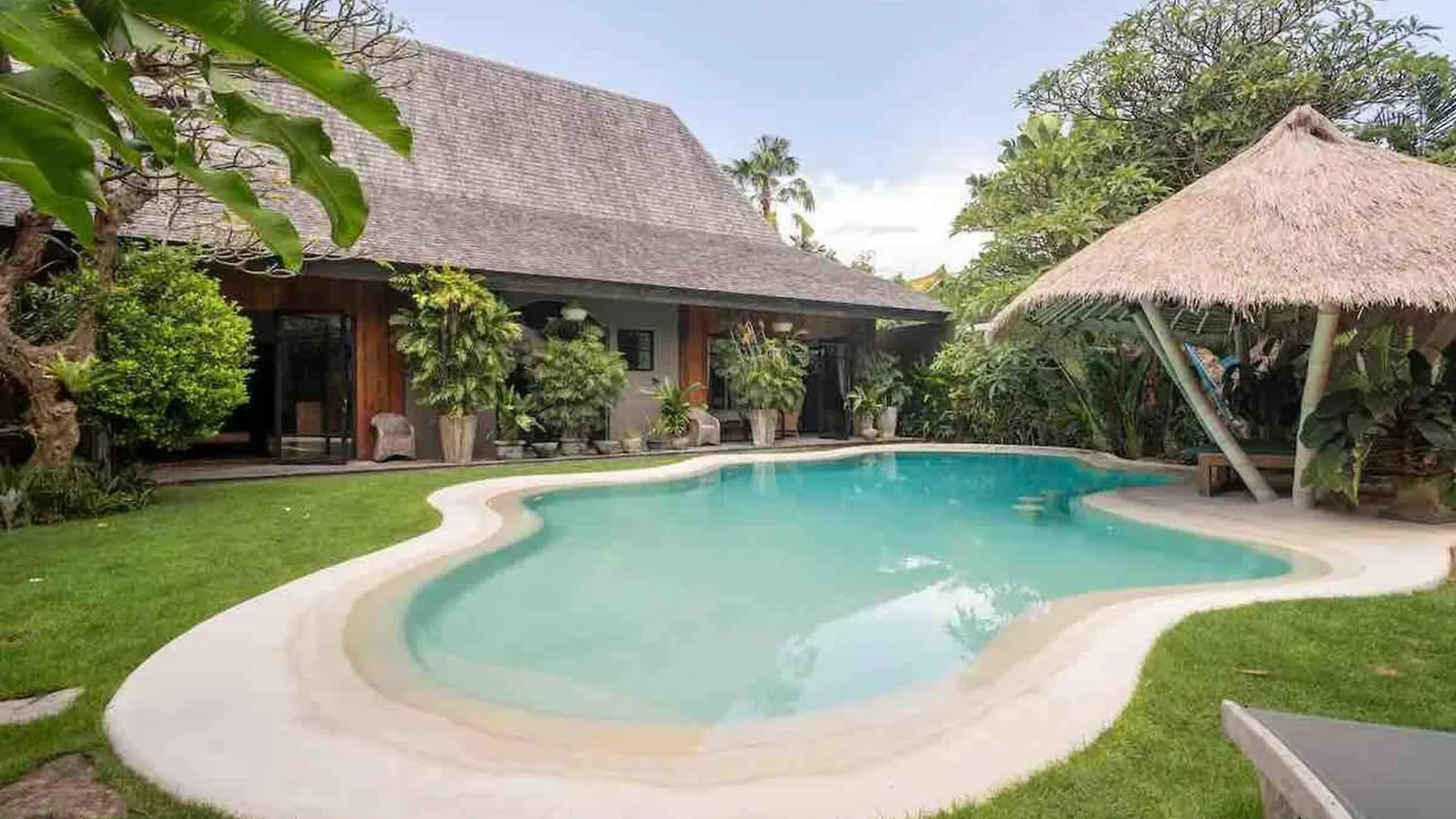 Tropical Escape In Canggu By Triang Villas
